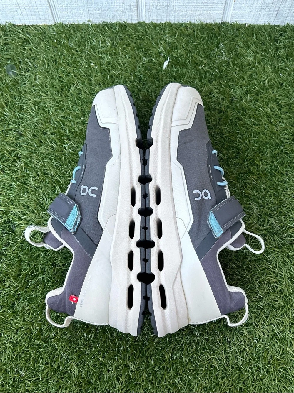 On Running Cloudhero Kids Waterproof Eclipse | Pearl size 2.5 preowned